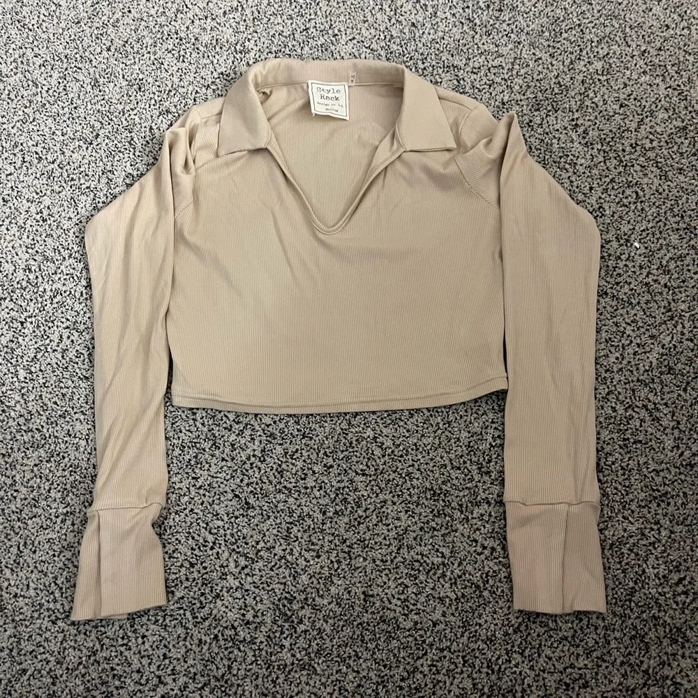 Style Rack Cropped Neutral Top - Picture 2 of 3